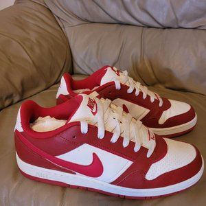 NIKE LOW TOP SHOES